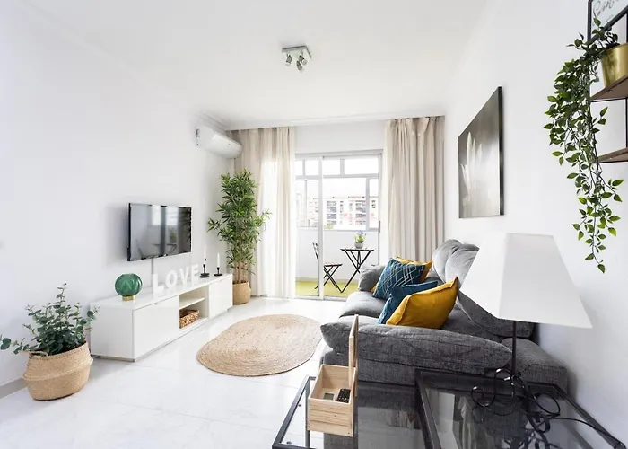 Pet friendly Home2Book Bright Center Santa Cruz, Wifi