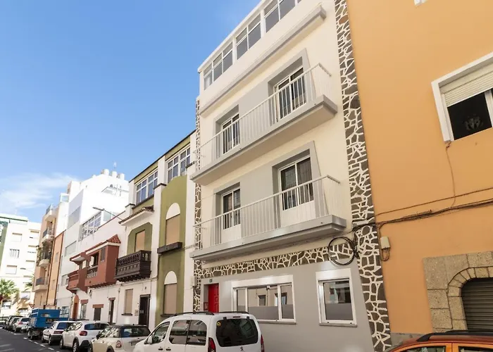 Pet friendly Homeforguest Moderno Apartamento En Santa Cruz