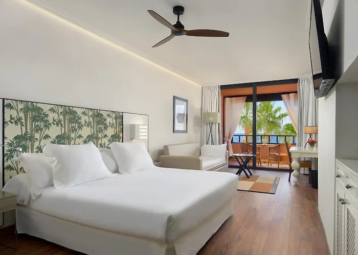 Costa Adeje (Tenerife) hotels near Magma Art and Congress Centre