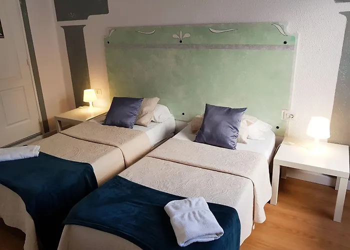 Santa Cruz de Tenerife Beach hotels near Cesar Manrique Waterpark