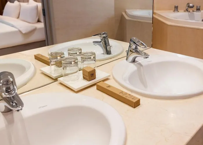 Santa Cruz de Tenerife Pet Friendly Lodging and Hotels near Cesar Manrique Waterpark